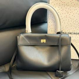 Picture of Balenciaga Handbags _SKUfw177415333fw